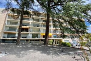 RESIDENCE