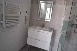 lavabo et sèche serviette