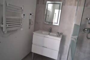 lavabo et sèche serviette