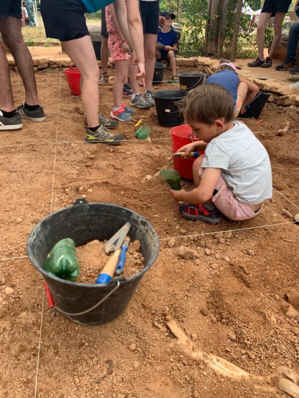 Vacances de Printemps à la Préhistoire : Atelier Fouilles_Quinson