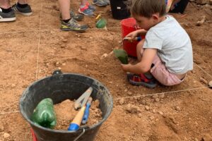Vacances de Printemps à la Préhistoire : Atelier Fouilles_Quinson