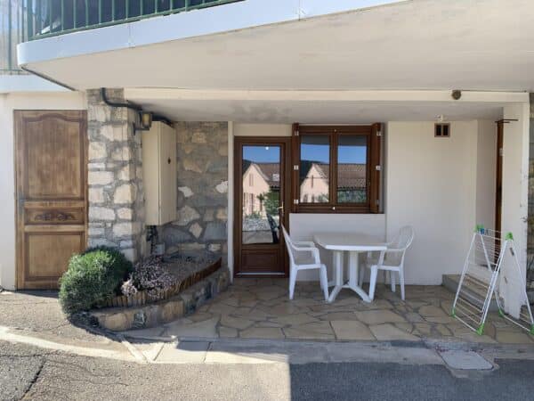Terrasse et entrée
