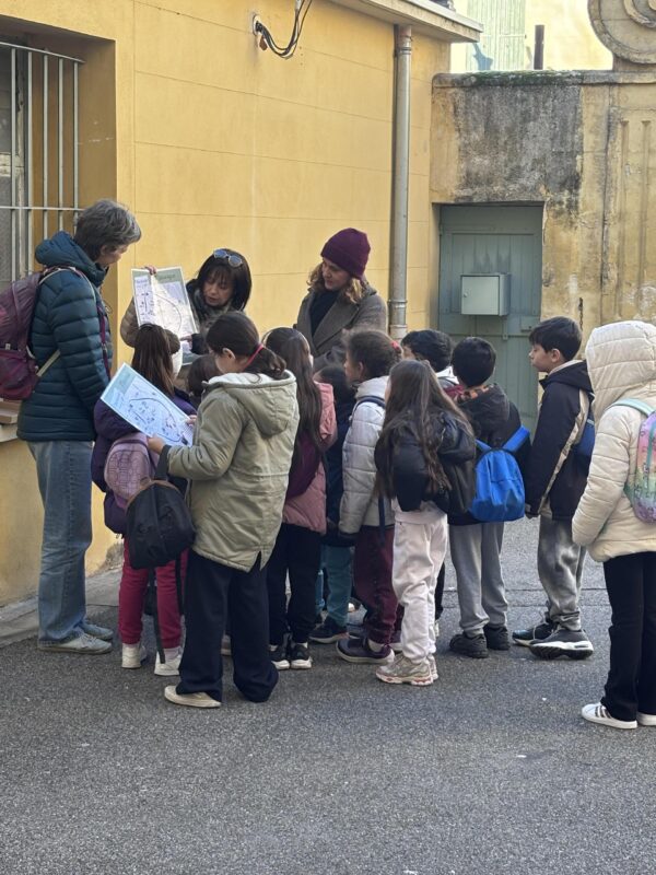 Visite guidée jeune public, Suivez le guide ! _Manosque