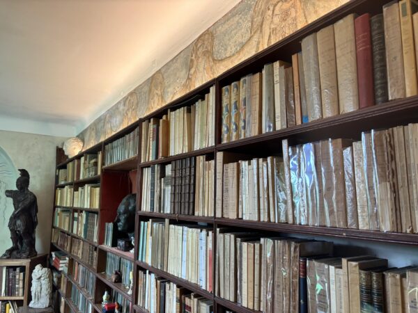 isite guidée thématique du Paraïs de Jean Giono, La bibliothèque de l’écrivain : d’une curiosité à l’autre_Manosque